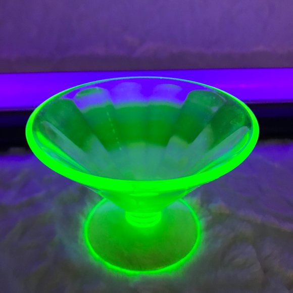 Vaseline Uranium Federal Glass Teardrop Swirl Dessert Cup #65 - Picture 5 of 9